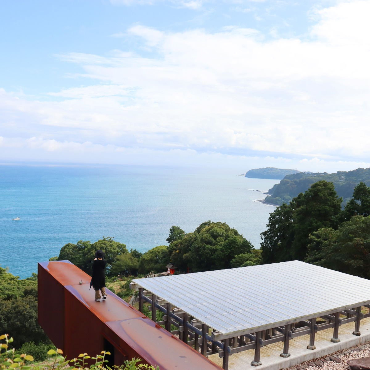 Art Overlooking Sagami Bay, return to the origins of art. Visit the timeless cultural facility, Enoura Observatory, Odawara Art Foundation
